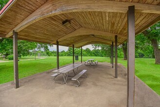 1220 Heritage Dr in Jacksonville, TX - Building Photo - Building Photo