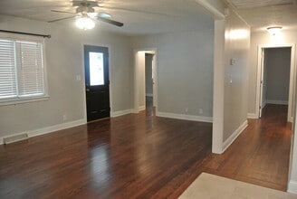 455 S Taylor Ave in Zionsville, IN - Foto de edificio - Building Photo