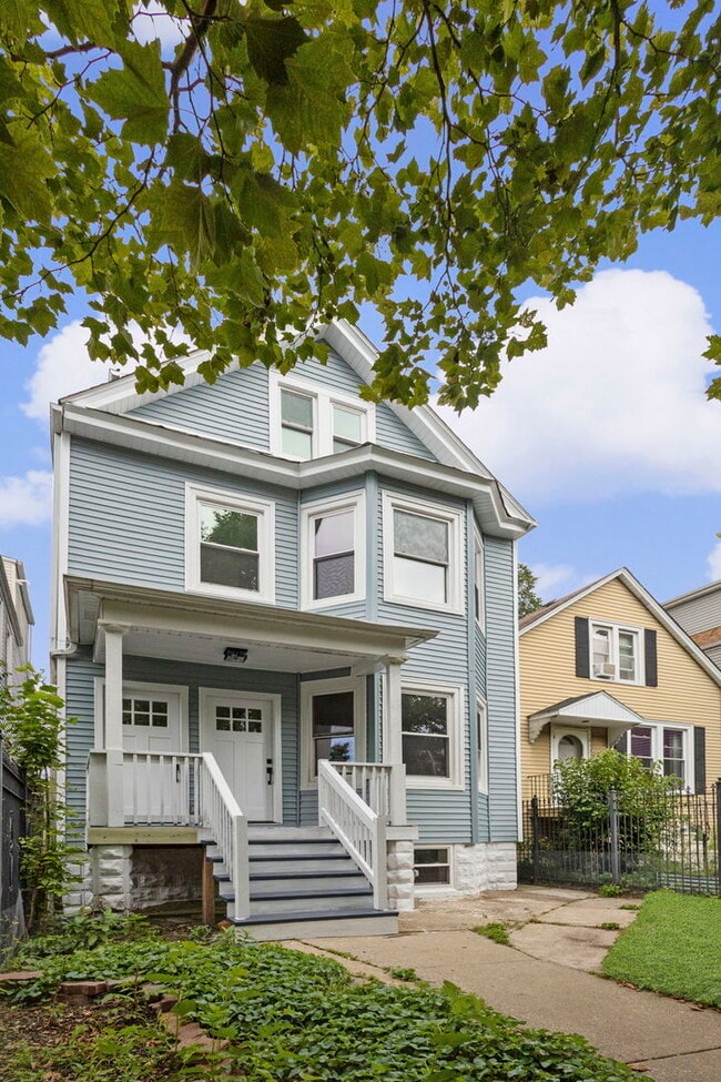 property at 6129 N Ravenswood Ave