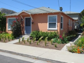 131 Alhambra Ave in Santa Cruz, CA - Building Photo - Building Photo