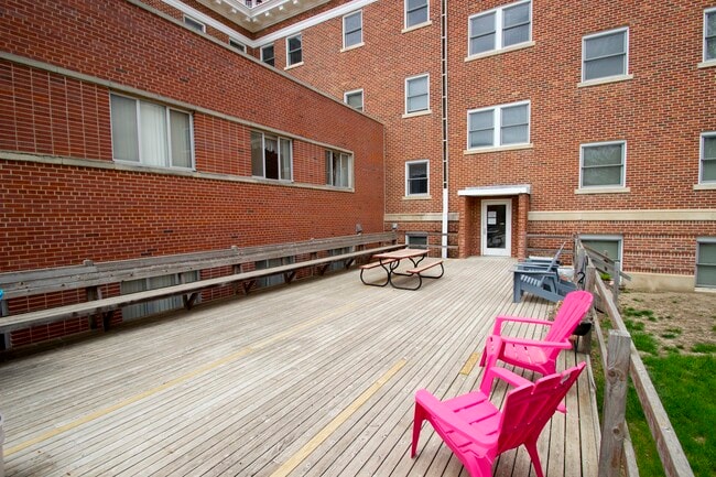 Parkview Village Apartments in Beatrice, NE - Foto de edificio - Building Photo