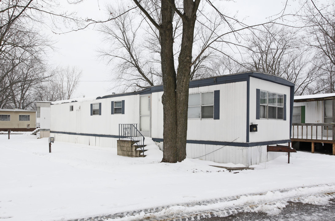 Royal Village Trailer Court in Romulus, MI - Building Photo