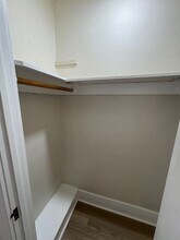 209 E 11th St in Hanford, CA - Building Photo - Building Photo