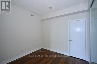 90 Stadium Rd in Toronto, ON - Building Photo - Building Photo