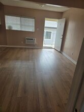 5723 Hazeltine Ave, Unit #2 in Los Angeles, CA - Building Photo - Building Photo