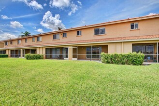 6117 United St in Royal Palm Beach, FL - Foto de edificio - Building Photo