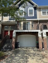 1442 Oakhill Dr in Greenwood, IN - Building Photo