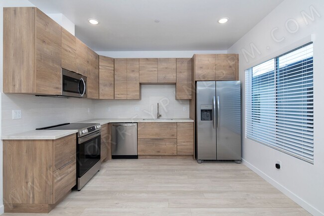 3037 Luna Ave in San Diego, CA - Building Photo - Building Photo
