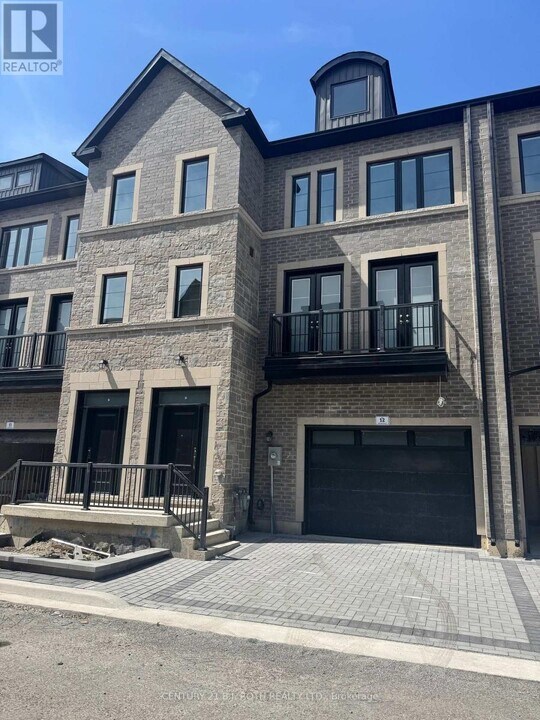 260-260 Eagle St in Newmarket, ON - Building Photo