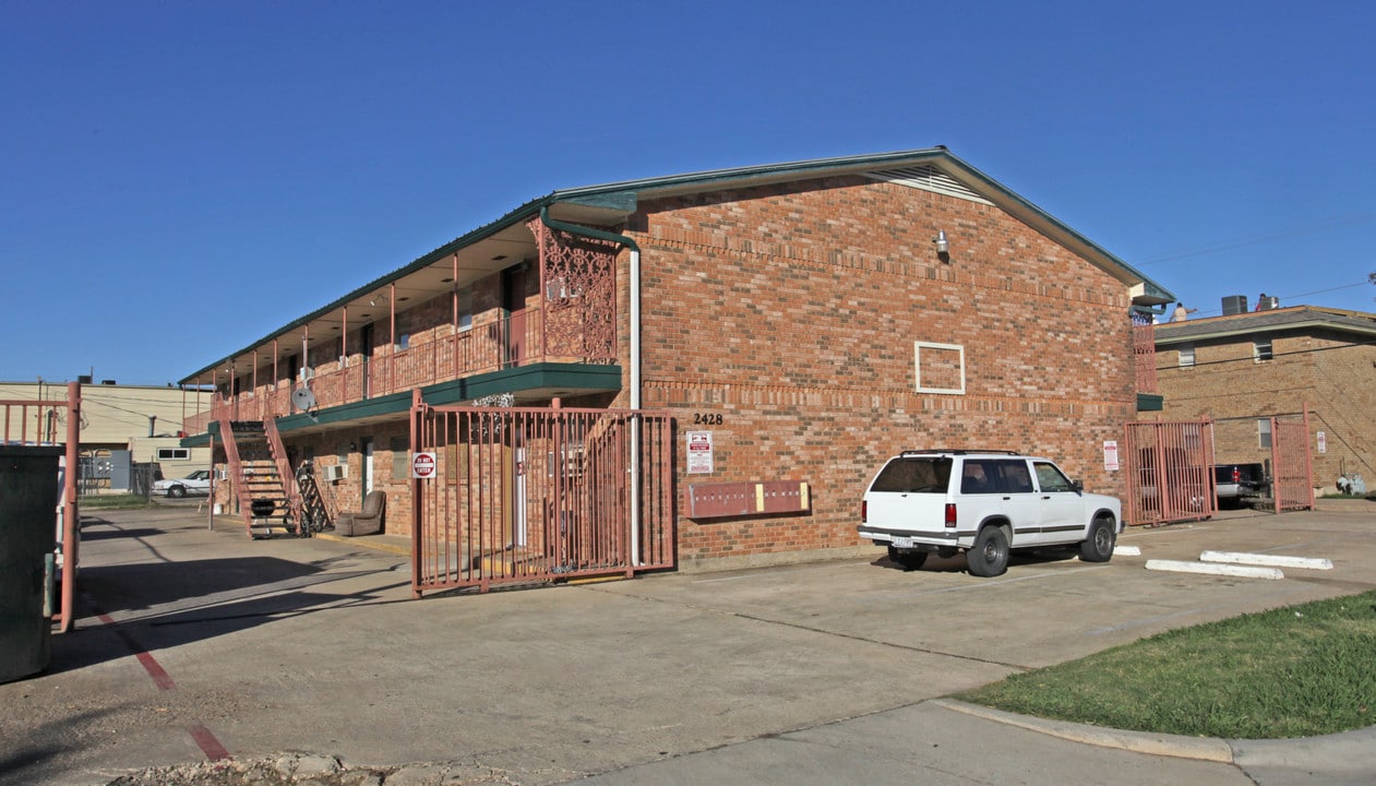 Louise St Apartments I in Denton, TX - Building Photo