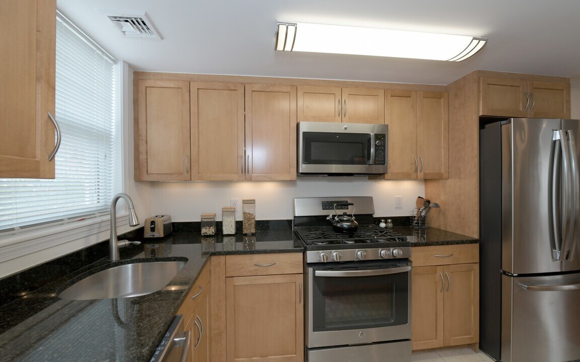 114 Independence Dr, Unit 1 in Chestnut Hill, MA - Building Photo