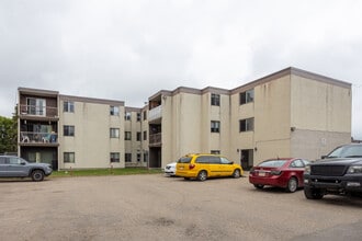 Versachi Manor in Red Deer, AB - Building Photo - Building Photo