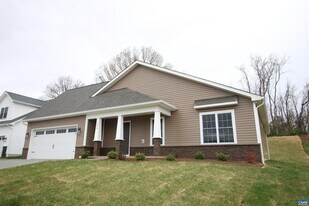 205 Lindburgh Dr in Waynesboro, VA - Building Photo