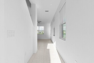 10376 Lavender Aster Trl in San Antonio, FL - Building Photo - Building Photo