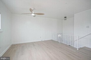 220 College Dr in Pemberton, NJ - Building Photo