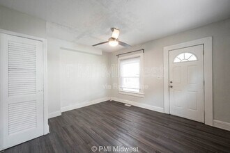 944 E Minnesota St in Indianapolis, IN - Foto de edificio - Building Photo