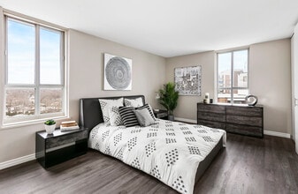 Shoreline Towers in Windsor, ON - Foto de edificio - Building Photo