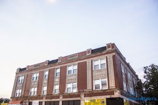 2216-2226 E 79th St Apartamentos