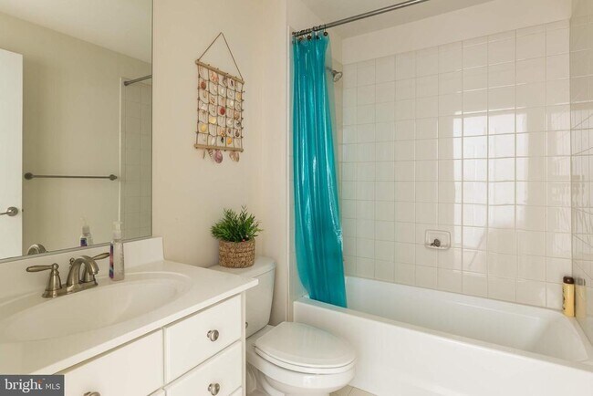 42607 Offenham Terrace in Chantilly, VA - Building Photo - Building Photo