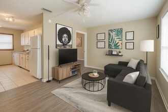 1857 Ivy Ln in Tallahassee, FL - Building Photo - Building Photo