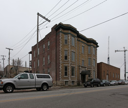 Montclaire Apartments in Kansas City, MO - Building Photo - Building Photo