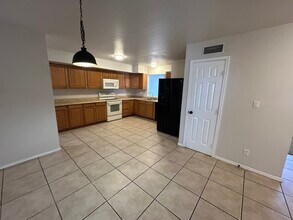 6150 W Mauna Loa Ln in Glendale, AZ - Foto de edificio - Building Photo