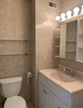 2728 N Hampden Ct, Unit 1604 in Chicago, IL - Building Photo - Building Photo