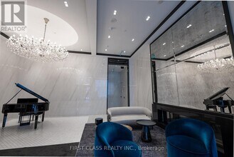 8-5008 Wellesley St W in Toronto, ON - Building Photo - Building Photo