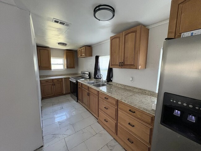 227 Marveline Dr in Lakeland, FL - Building Photo - Building Photo