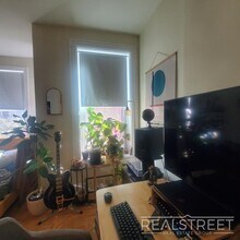 Spacious Sunny South Facing Studio One Block from Promenade, Unit 12 in Brooklyn, NY - Foto de edificio - Building Photo