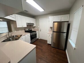 112 Highland Dr in Bryan, TX - Building Photo - Building Photo