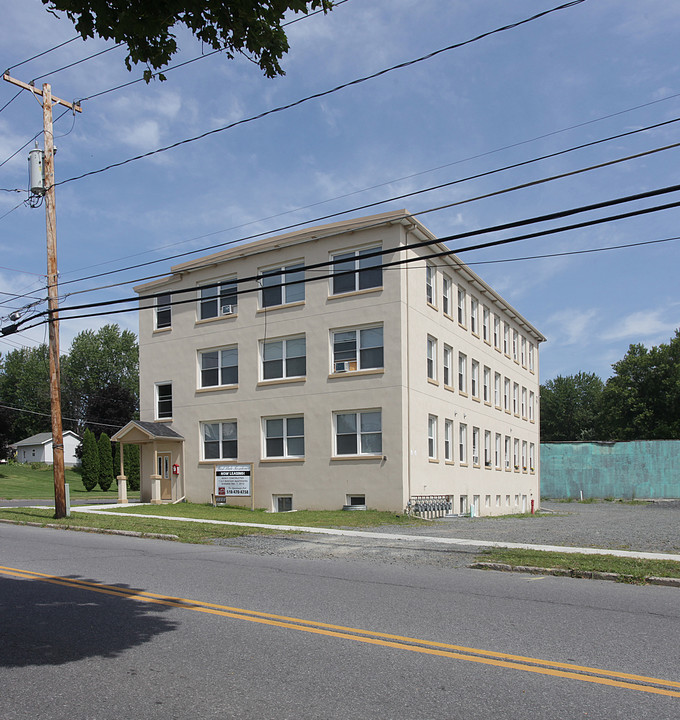 213 W State St in Johnstown, NY - Foto de edificio