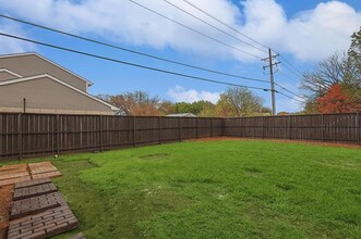 402 Creekmeadow Ln in Lewisville, TX - Building Photo - Building Photo