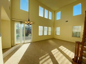 5512 Claudied Way in Elk Grove, CA - Building Photo - Building Photo