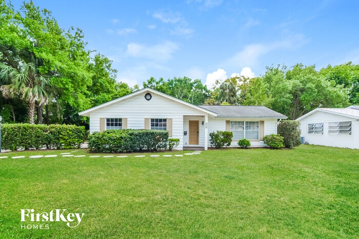 2470 Southland Rd in Mount Dora, FL - Foto de edificio