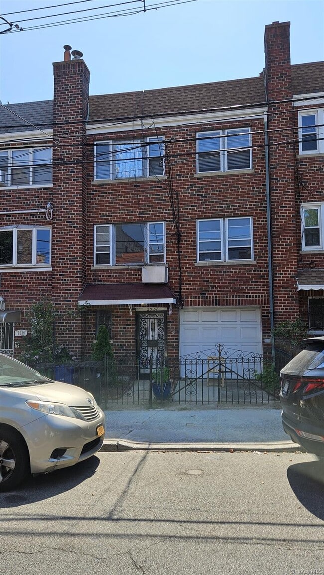 25-31-31 42nd St in Queens, NY - Building Photo - Building Photo