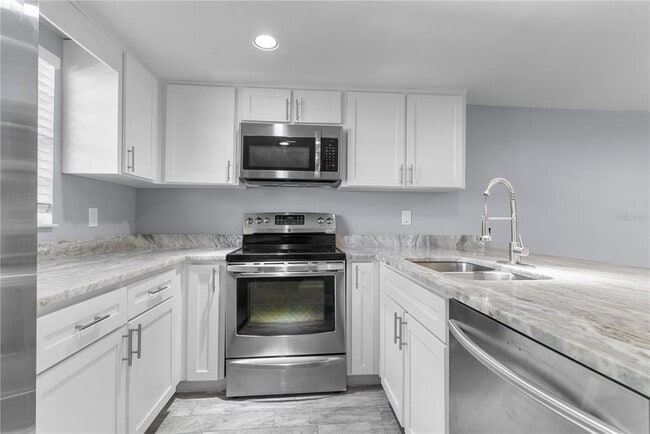 10132 Lake Oak Cir