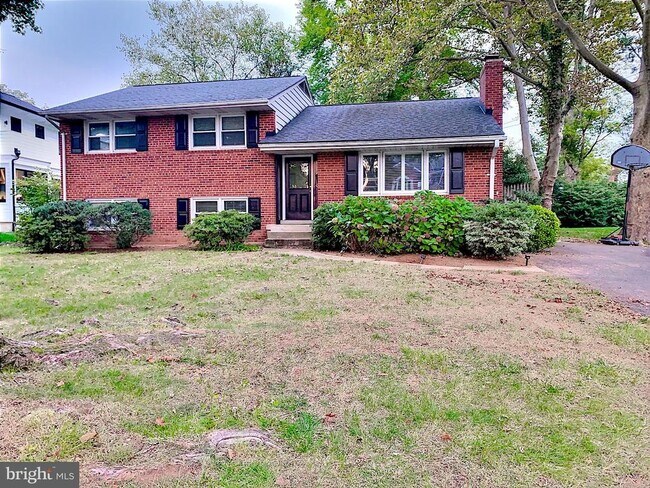 1103 Carper St in McLean, VA - Building Photo - Building Photo