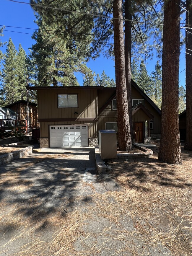 933 Edgewood Cir