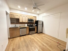 24 S Huntington Ave, Unit 1 Apartamentos