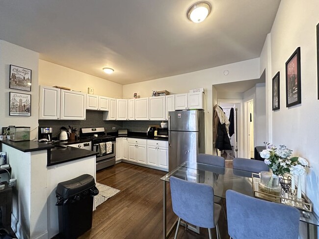2907 N Mildred Ave in Chicago, IL - Building Photo - Building Photo