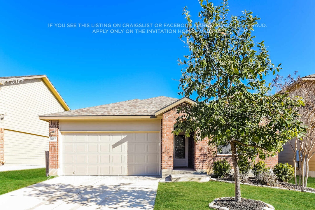 8812 Belgian Fls in San Antonio, TX - Building Photo