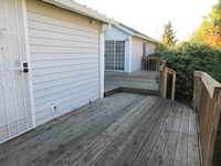 4695 Sunnyview Rd NE in Salem, OR - Foto de edificio - Building Photo