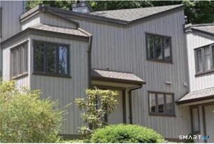 4 Earls Ct in Farmington, CT - Building Photo