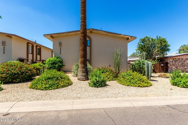 property at 4848 N Woodmere Fairway