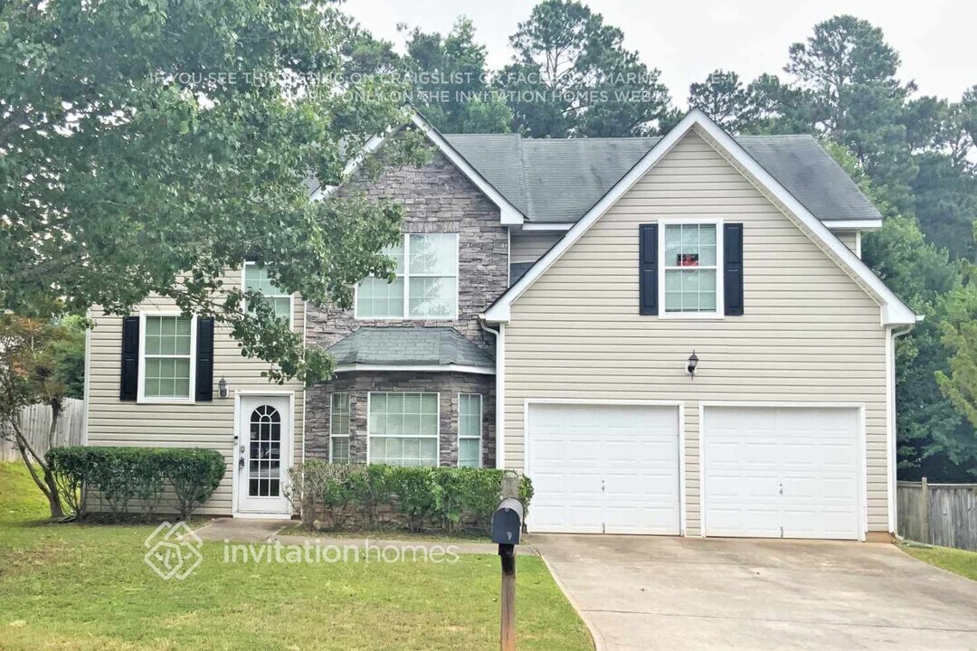 5787 Blacktop Ct in Fairburn, GA - Foto de edificio