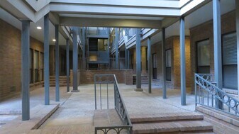 1910 Robbins Pl in Austin, TX - Building Photo