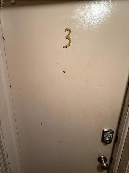825 Harrington Ave, Unit 3 in Norfolk, VA - Building Photo - Building Photo