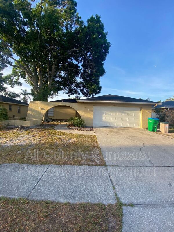 2578 Surrey Dr in Palm Harbor, FL - Building Photo - Building Photo