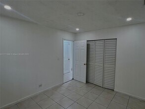 7001 NW 15th St in Plantation, FL - Building Photo - Building Photo